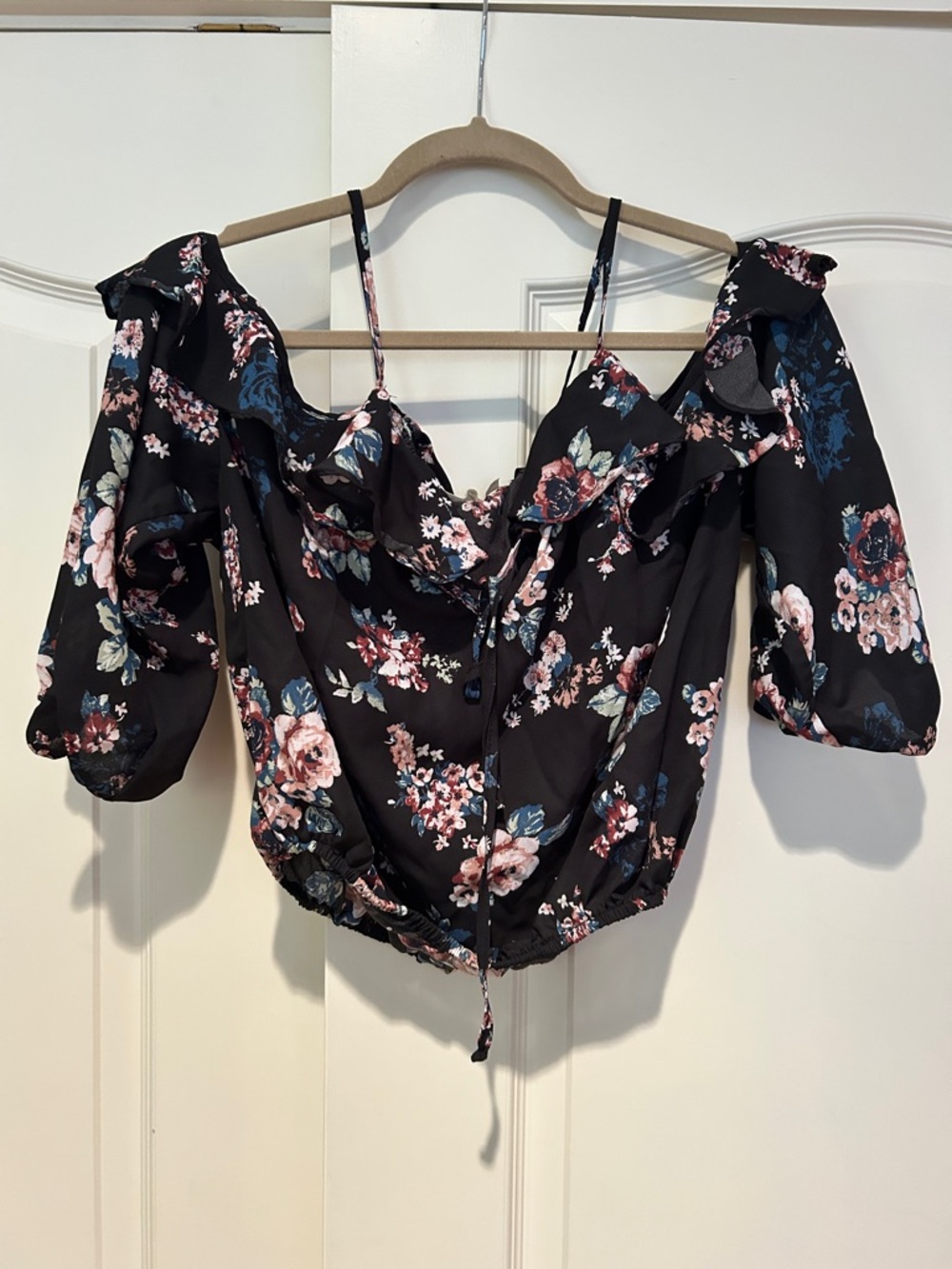 Floral cold Shoulder Ruffle Crop Top - Black